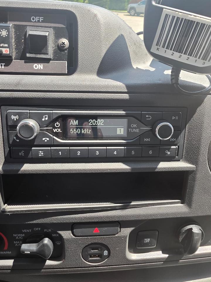 Ford Econoline E-350 Super Duty 2023