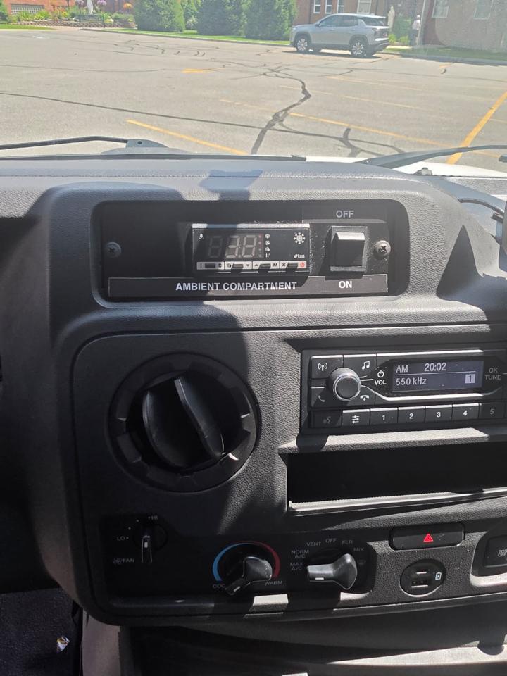 Ford Econoline E-350 Super Duty 2023