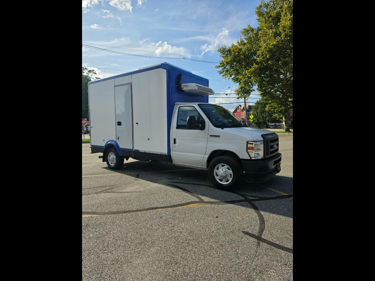 Ford Econoline E-350 Super Duty 2023
