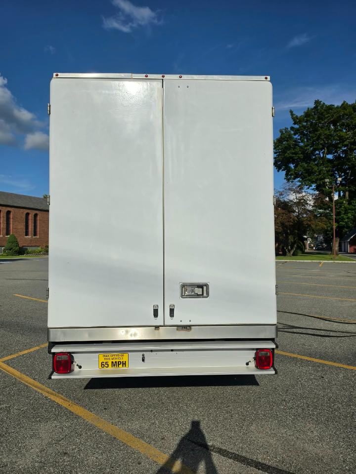 Ford Econoline E-350 Super Duty 2023