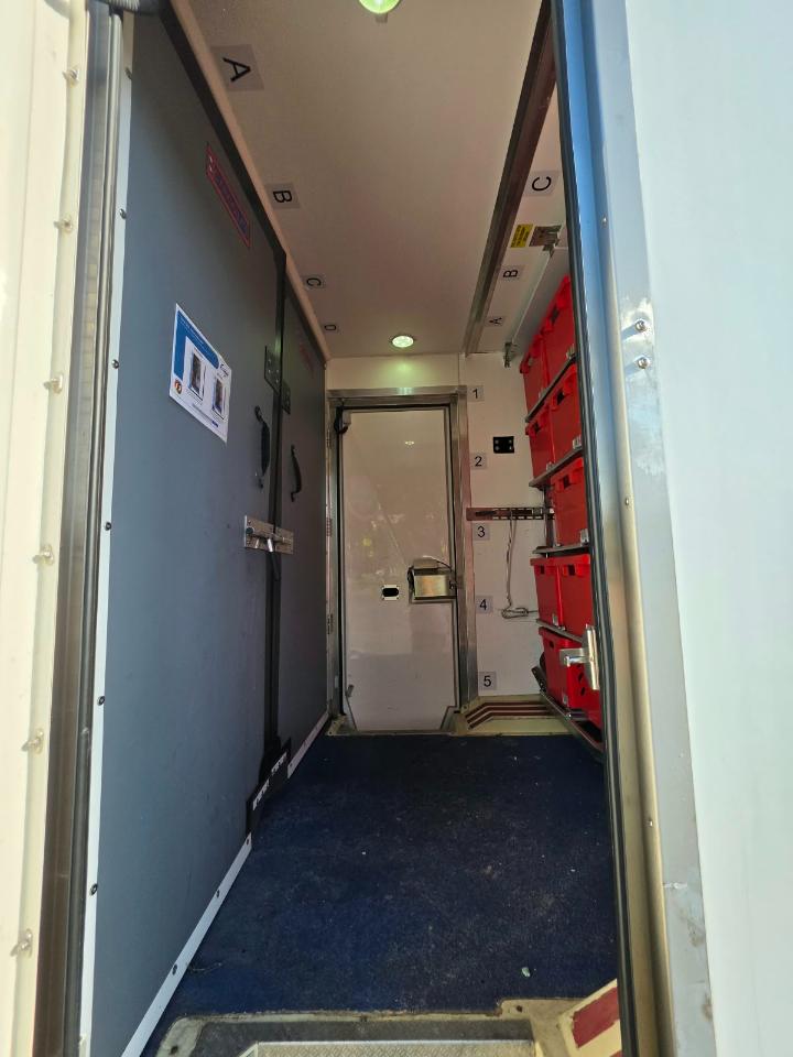 Ford Econoline E-350 Super Duty 2023