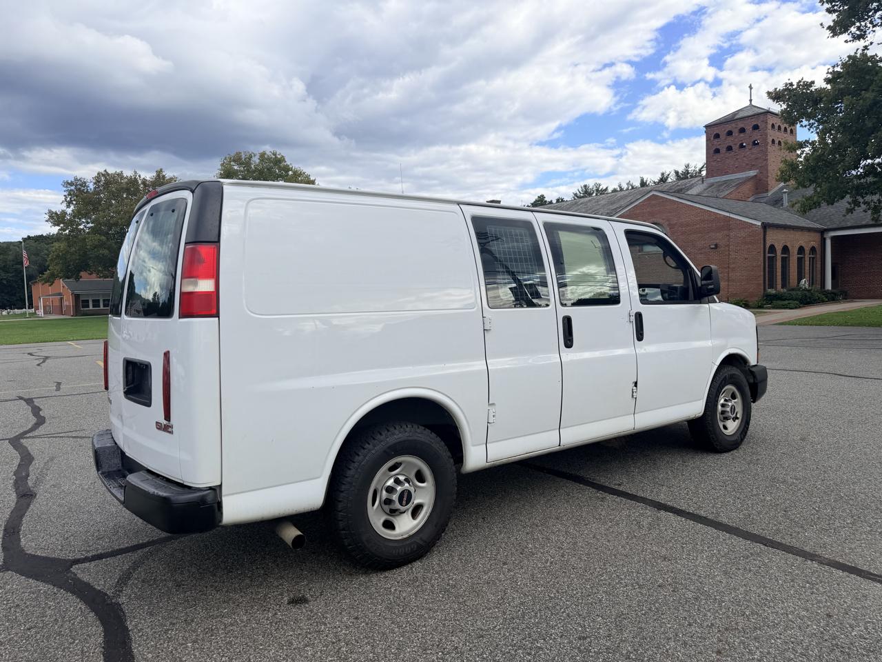 GMC Savana G3500 Cargo 2014