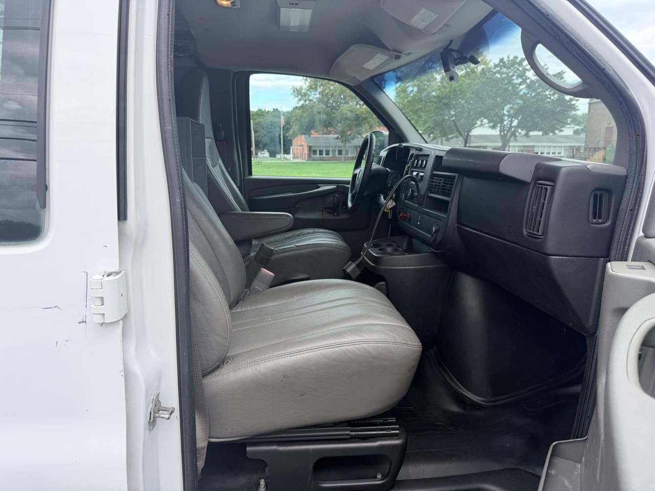 GMC Savana G3500 Cargo 2014