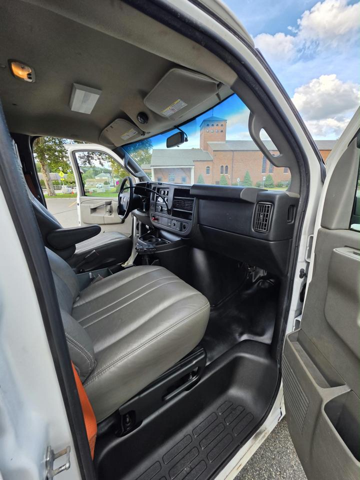 GMC Savana G3500 Cargo 2016