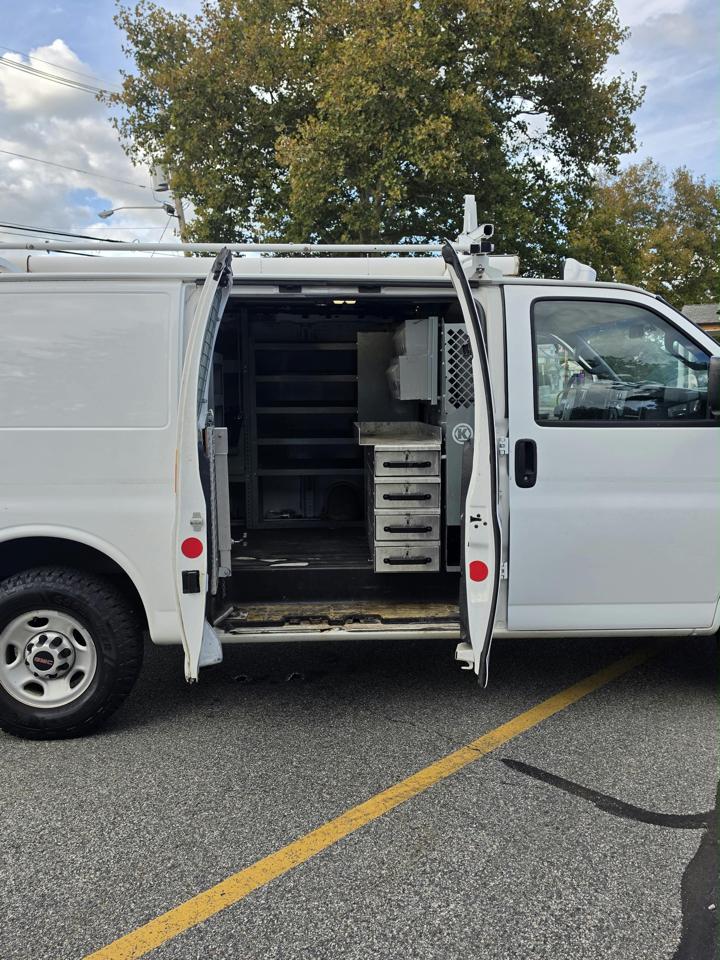 GMC Savana G3500 Cargo 2016