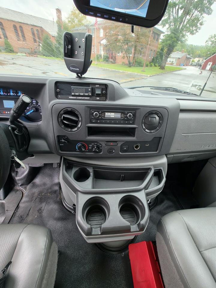 Ford Econoline E-350 Super Duty 2023