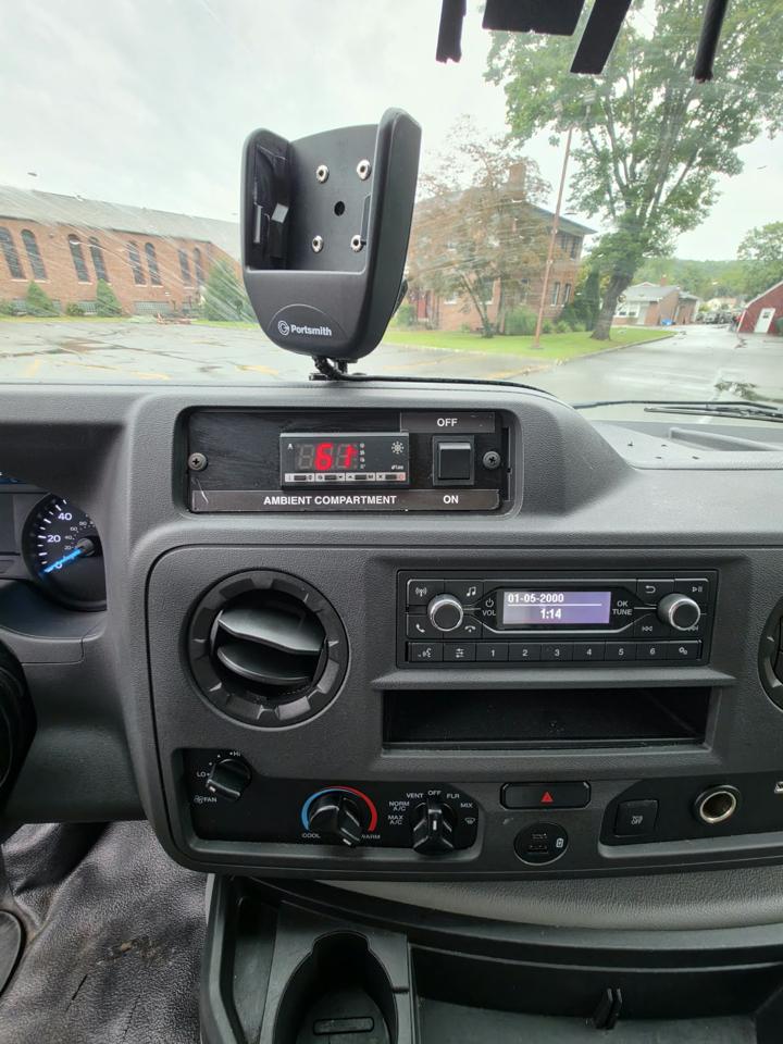 Ford Econoline E-350 Super Duty 2023