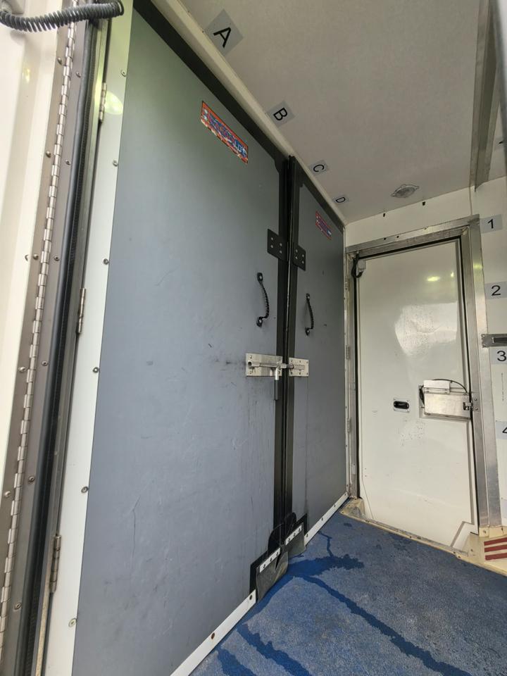 Ford Econoline E-350 Super Duty 2023