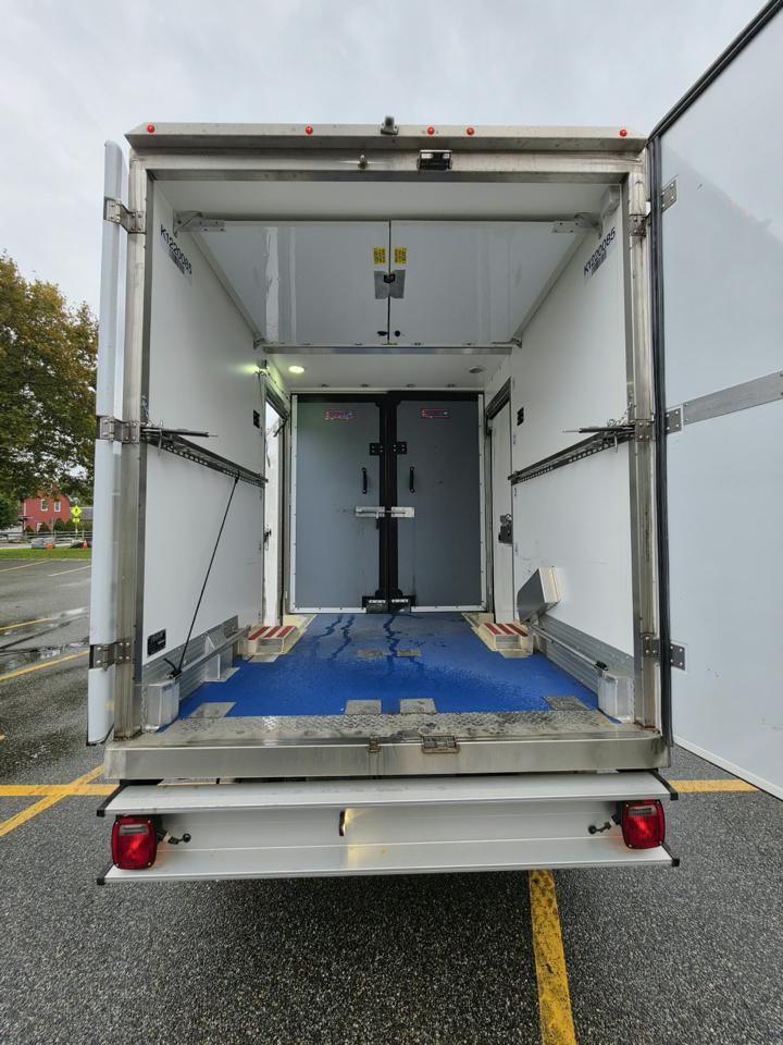 Ford Econoline E-350 Super Duty 2023