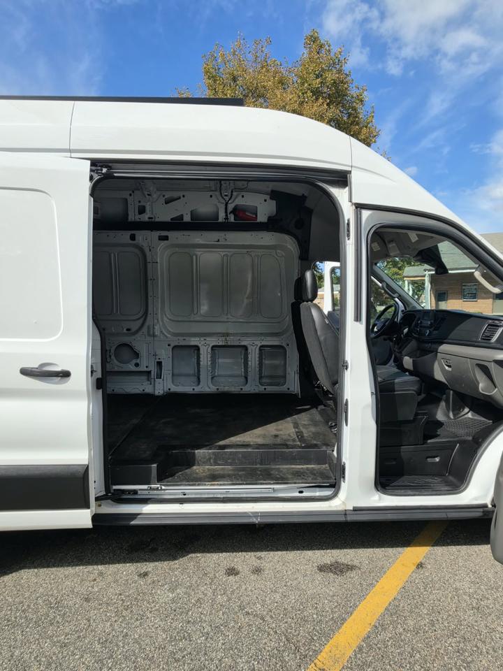Ford Transit 250 Van High Roof w/Sliding Pass. 148-in. WB 2021