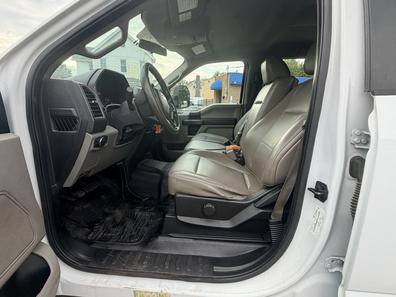 Ford F-450 SD Crew Cab DRW 2WD 2019