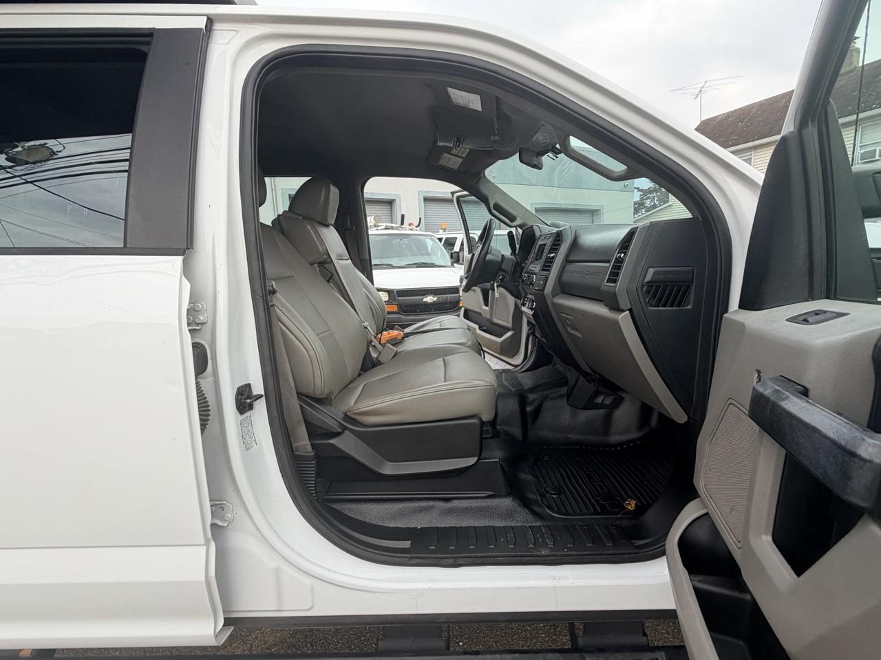 Ford F-450 SD Crew Cab DRW 2WD 2019