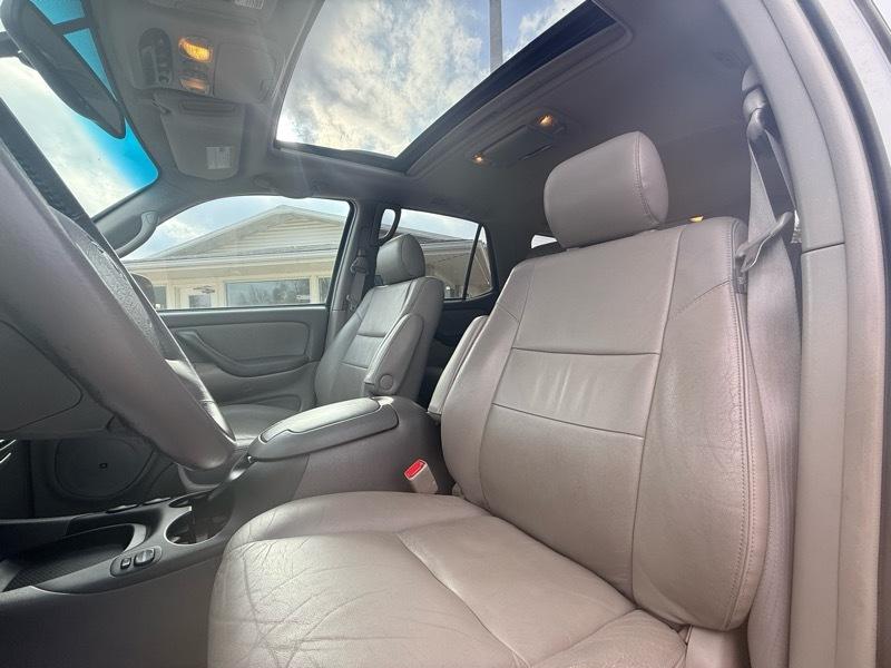 Toyota Sequoia SR5 4WD 2005