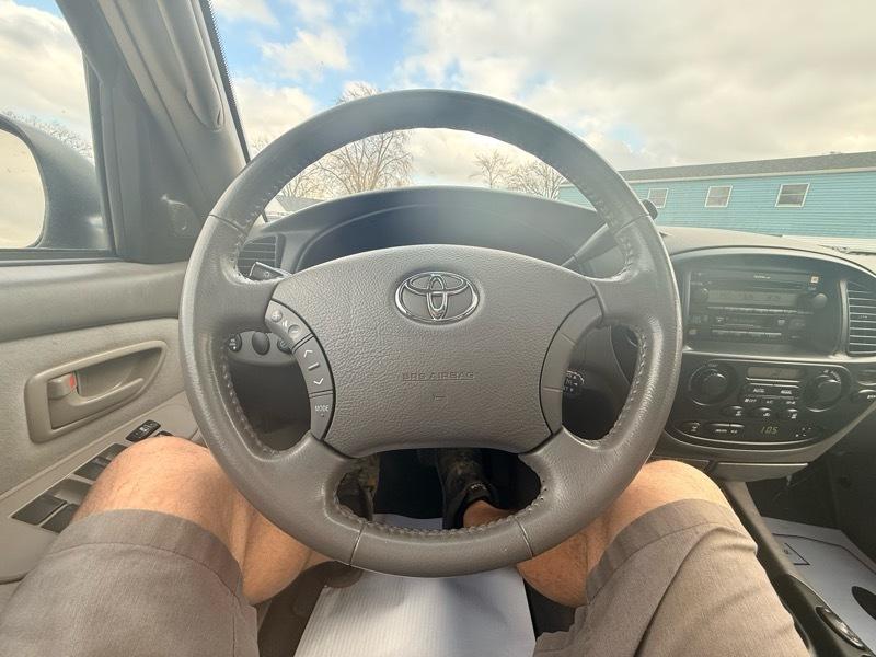 Toyota Sequoia SR5 4WD 2005