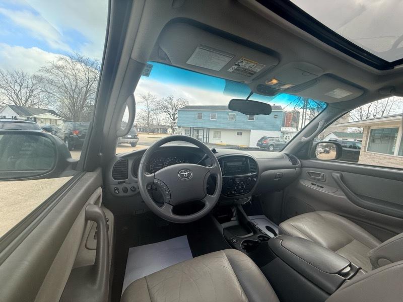 Toyota Sequoia SR5 4WD 2005