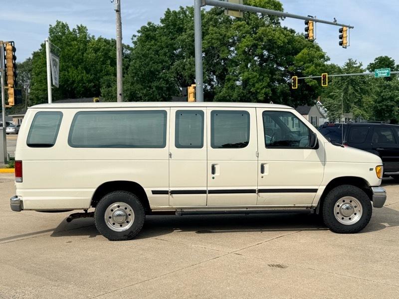 Ford Club Wagon XL Super 1997
