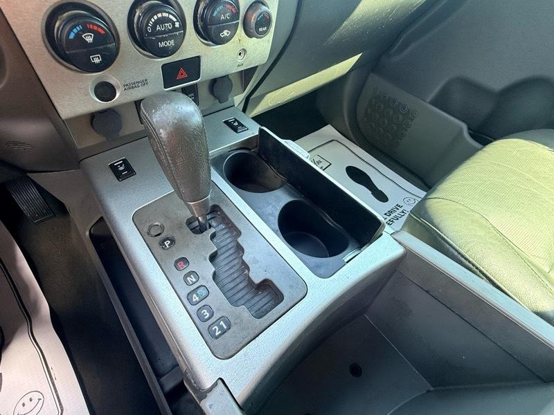 Nissan Armada LE 4WD 2006