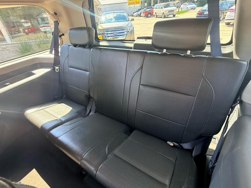 Nissan Armada LE 4WD 2006