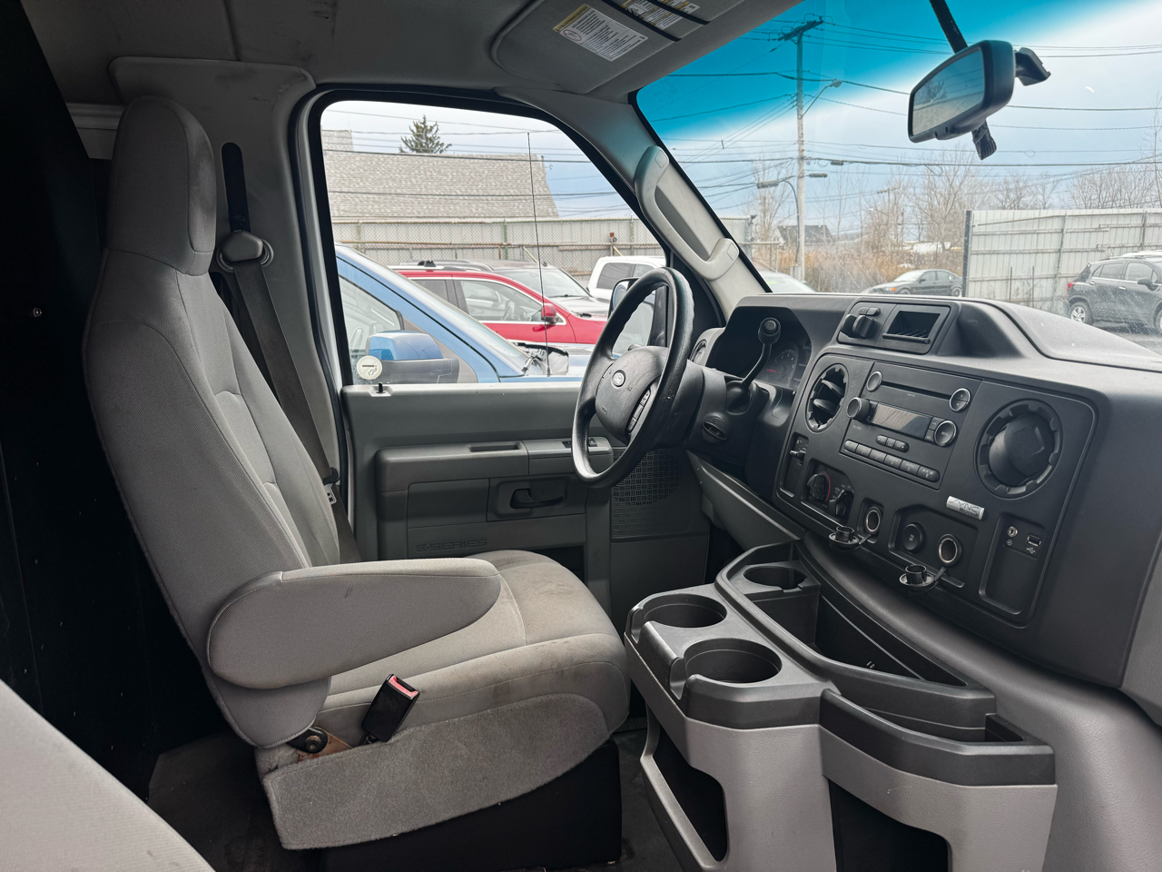 Ford Econoline E-350 Super Duty 2013