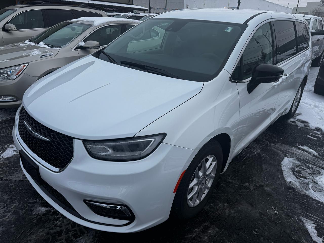 Chrysler Pacifica Touring L 2024