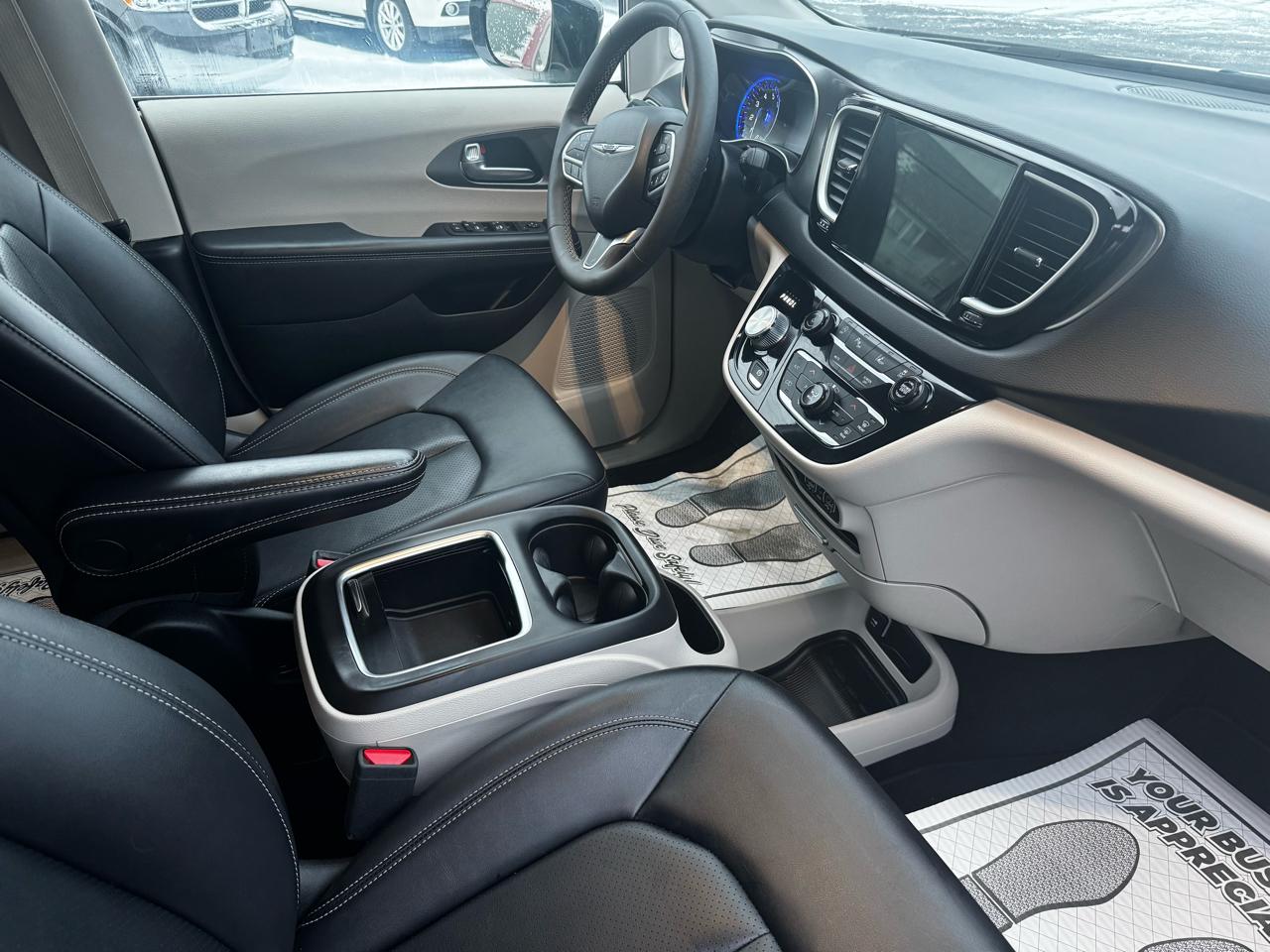 Chrysler Pacifica Touring L 2024