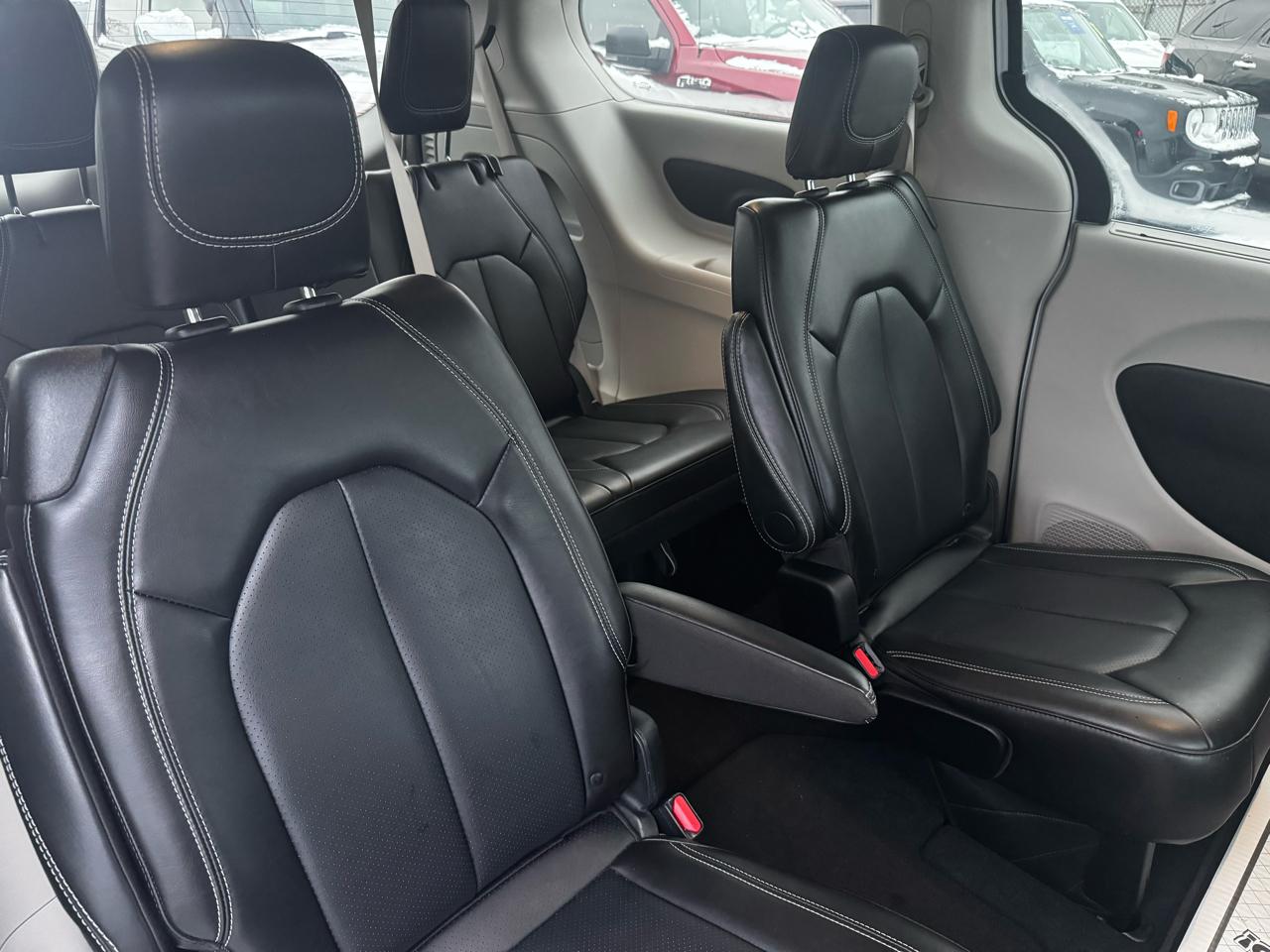 Chrysler Pacifica Touring L 2024