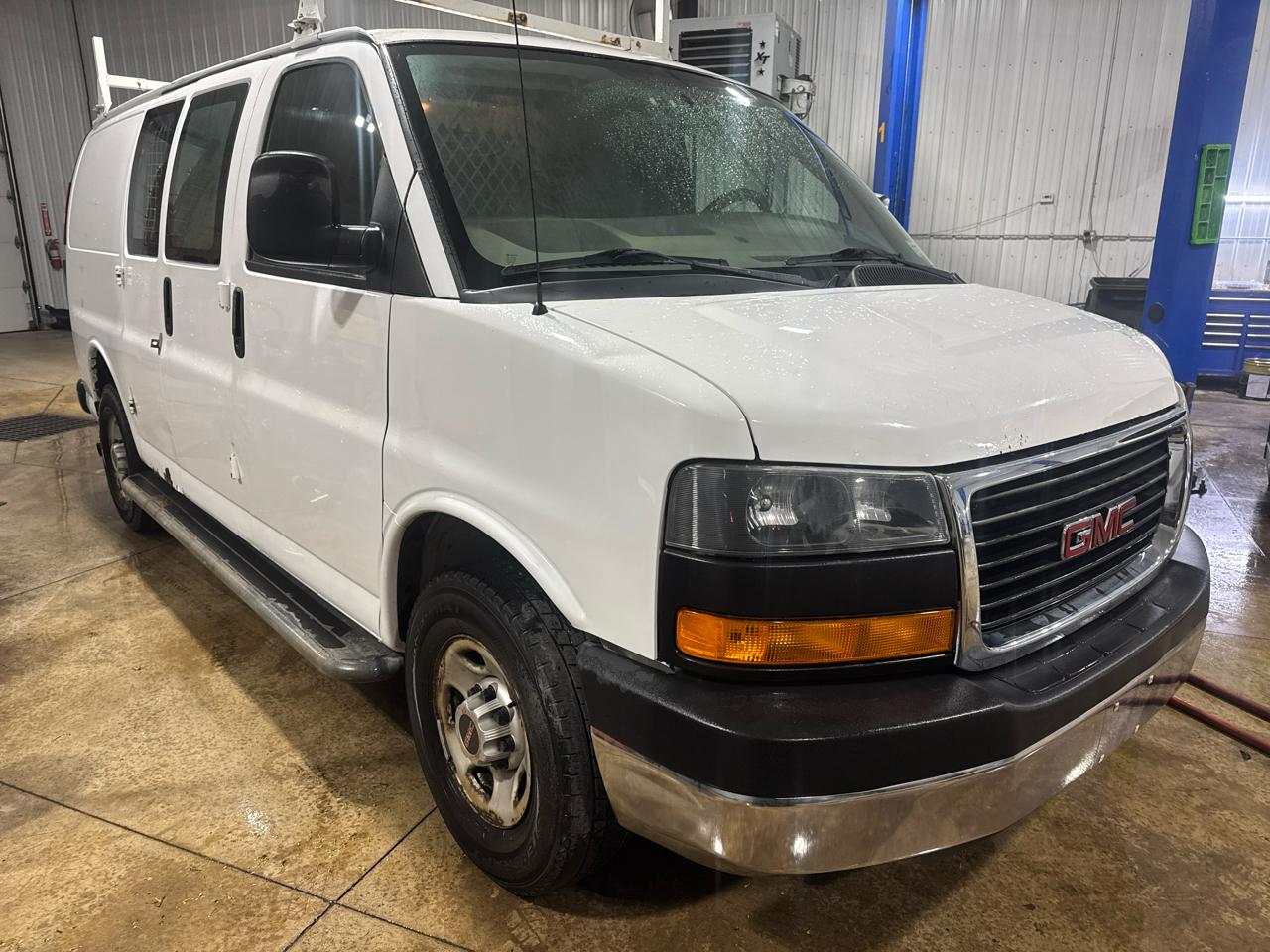 GMC Savana Cargo Van RWD 2500 135" 2015