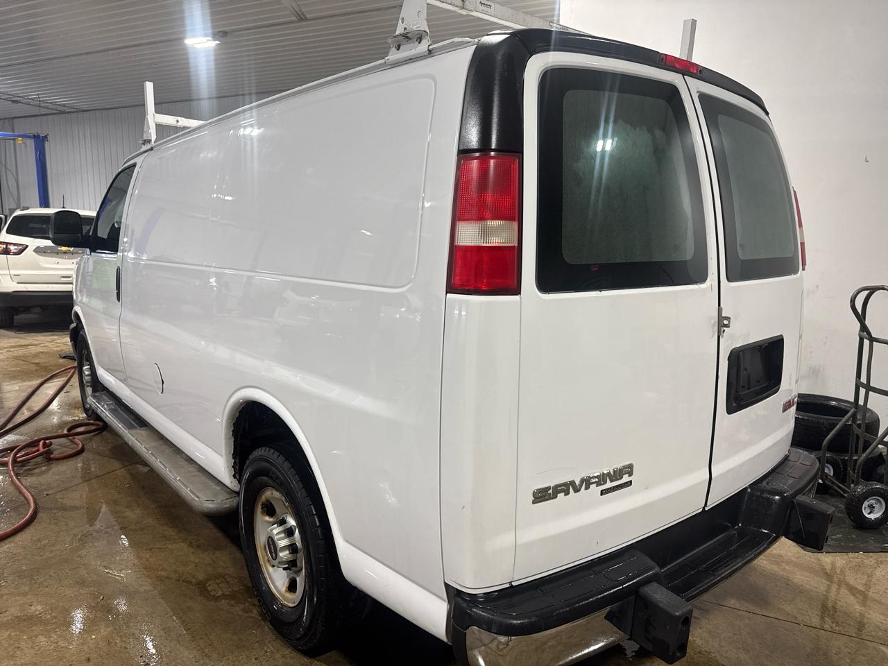 GMC Savana Cargo Van RWD 2500 135" 2015