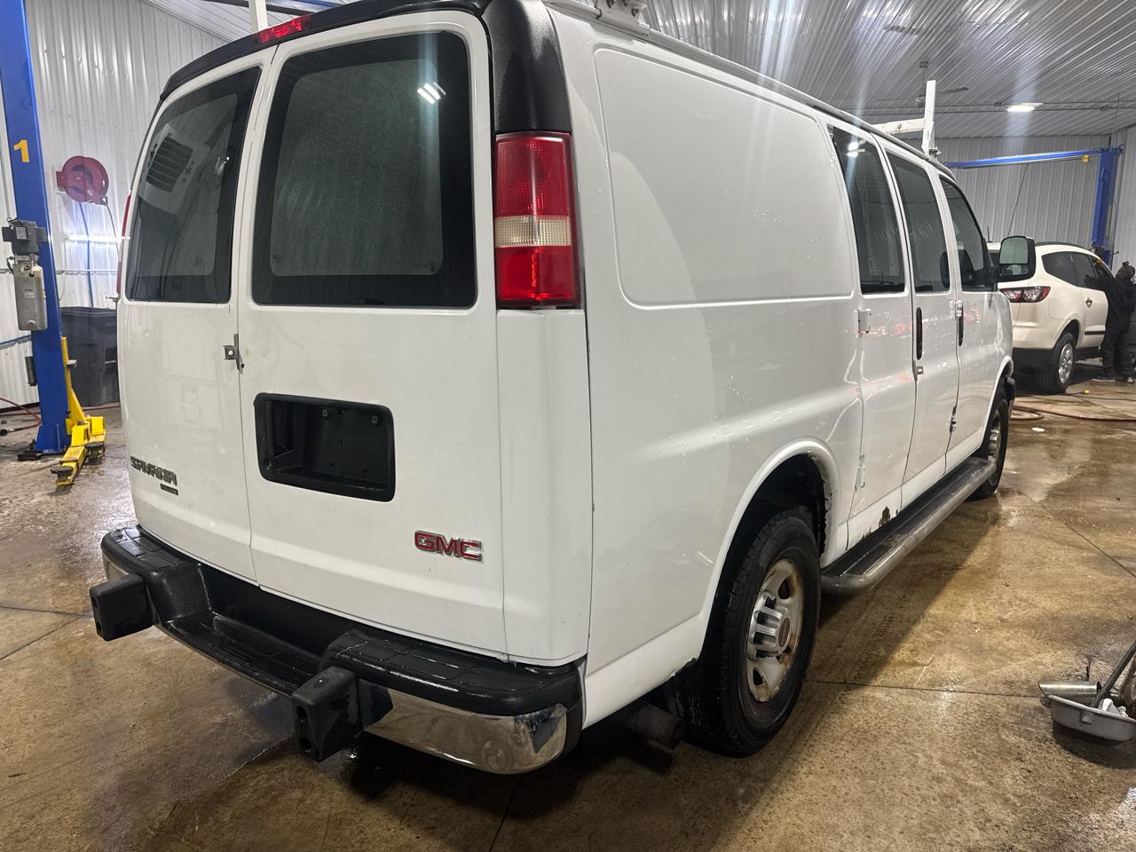 GMC Savana Cargo Van RWD 2500 135" 2015