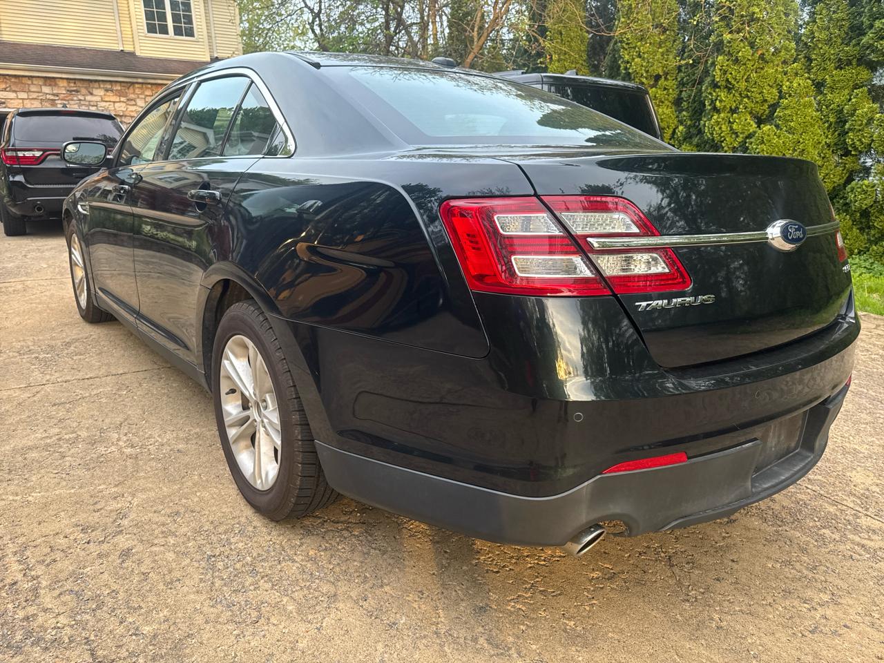 Ford Taurus 4dr Sdn SEL FWD 2015