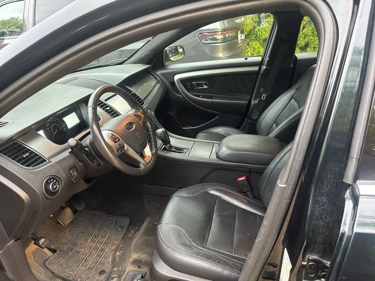 Ford Taurus 4dr Sdn SEL FWD 2015