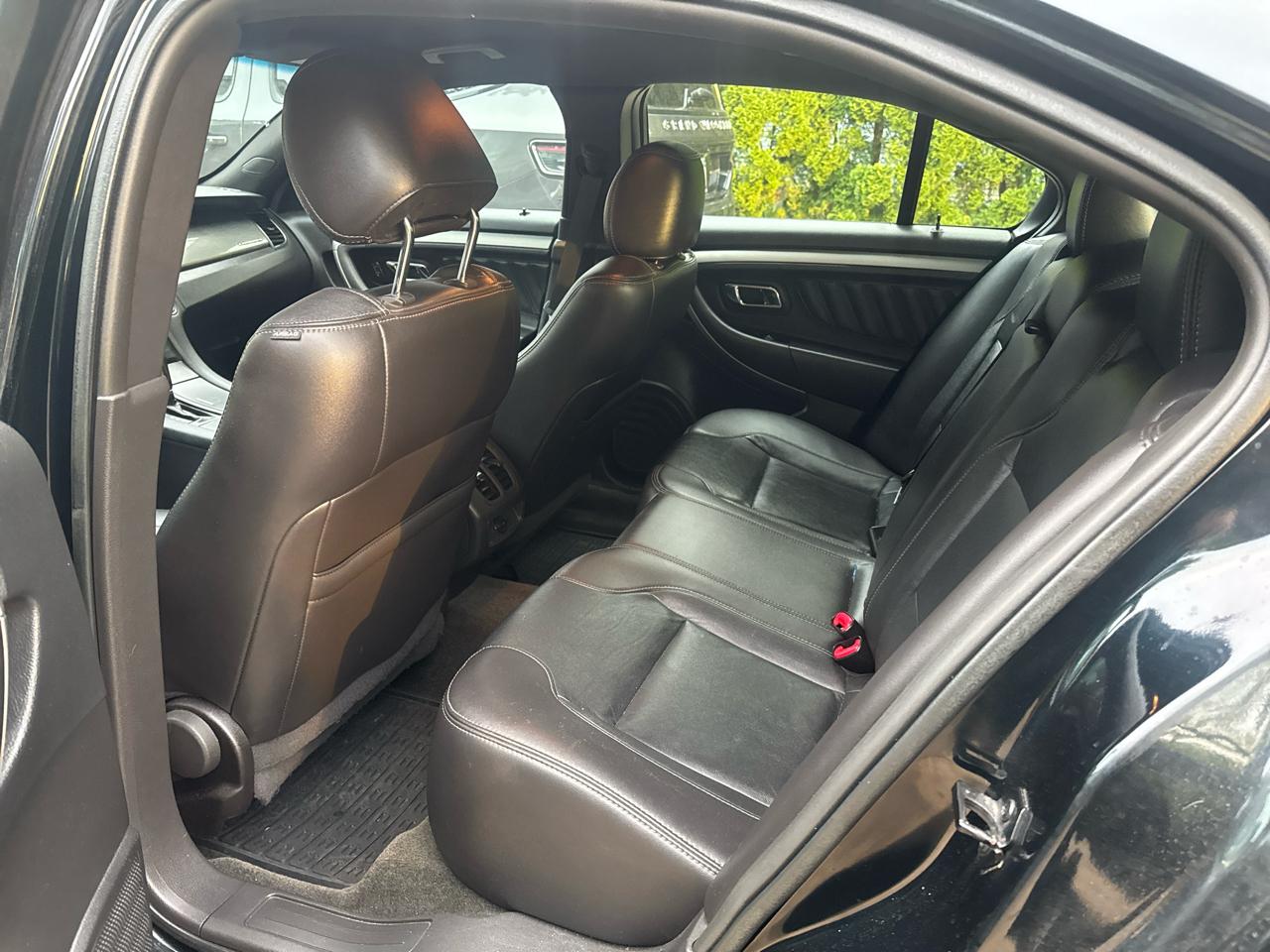Ford Taurus 4dr Sdn SEL FWD 2015