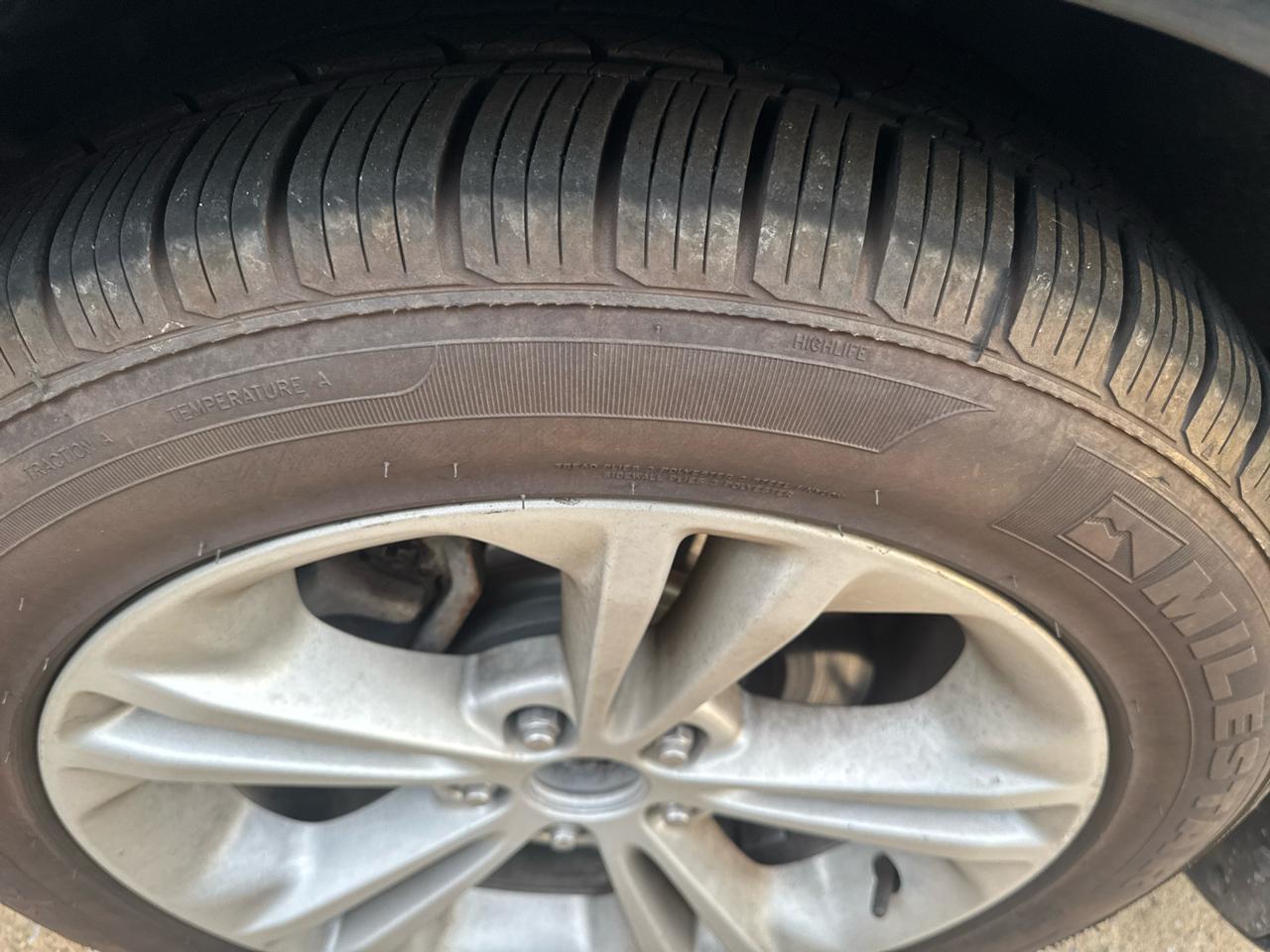 Ford Taurus 4dr Sdn SEL FWD 2015