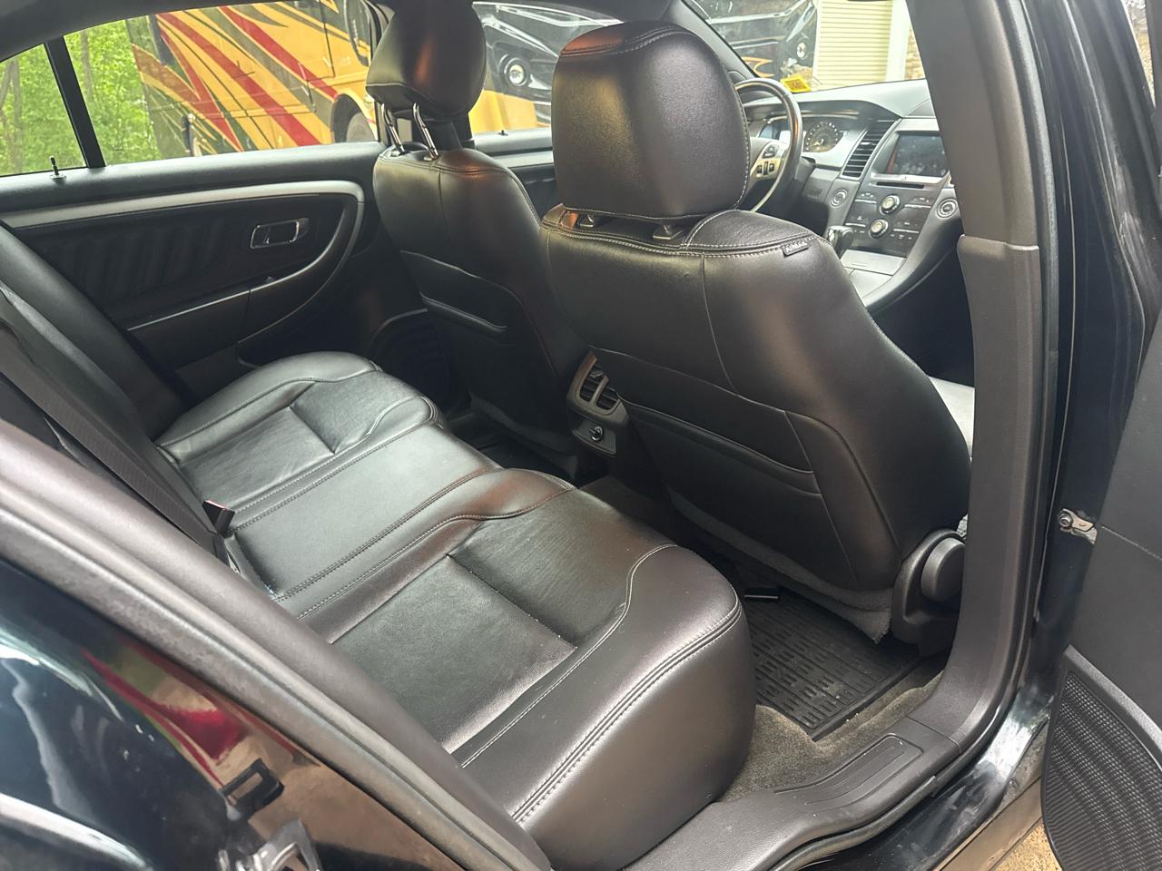 Ford Taurus 4dr Sdn SEL FWD 2015