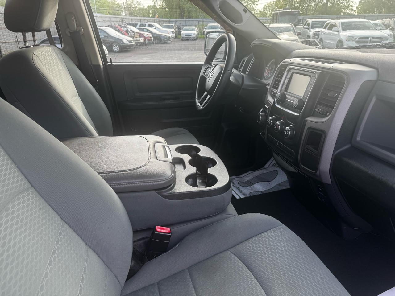 RAM 1500 Express 4x4 Quad Cab 6'4" Box 2017