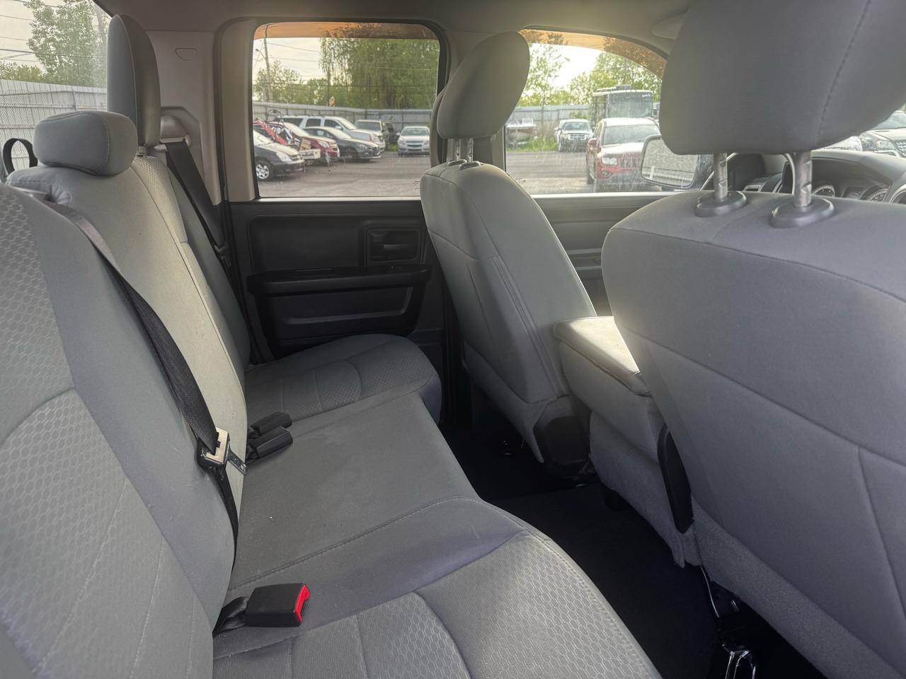 RAM 1500 Express 4x4 Quad Cab 6'4" Box 2017