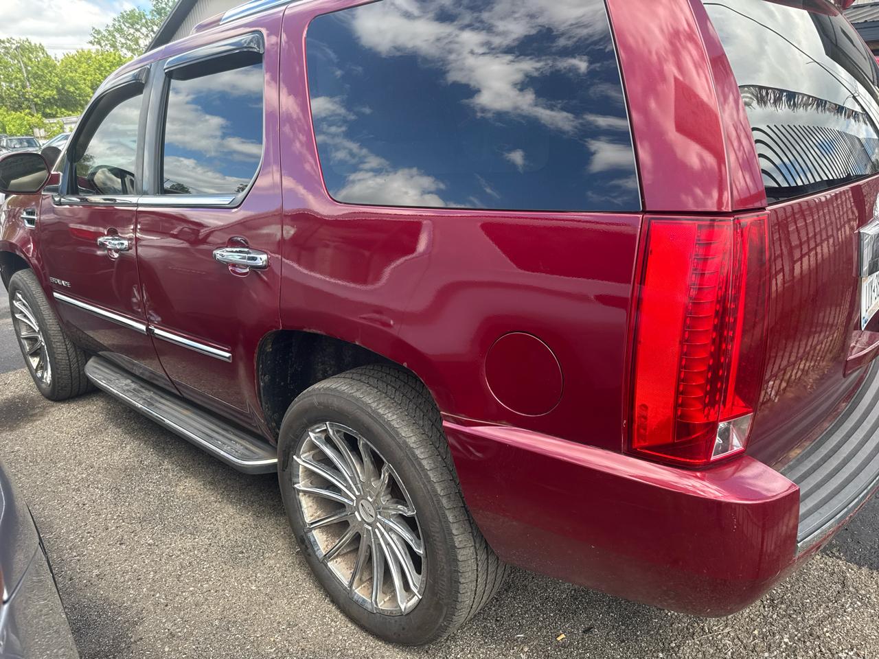 Cadillac Escalade AWD 4dr Base 2010