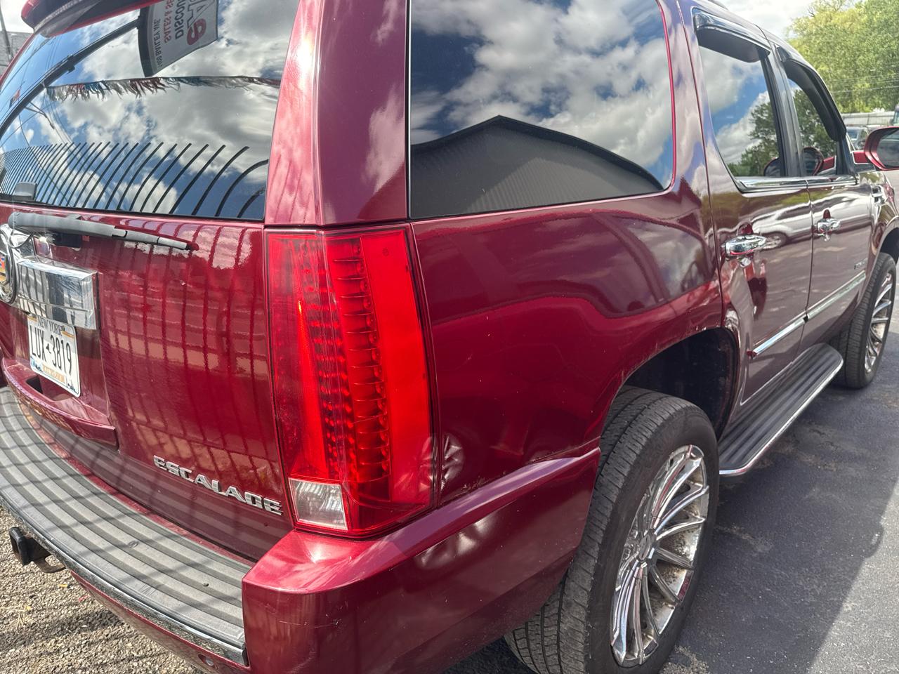 Cadillac Escalade AWD 4dr Base 2010