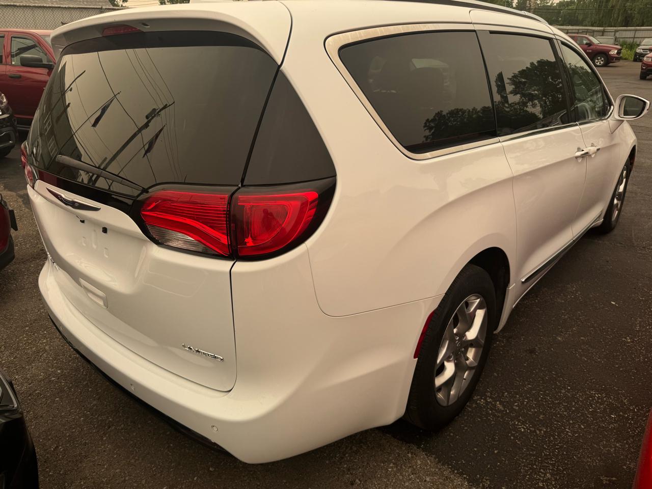 Chrysler Pacifica Limited FWD 2018