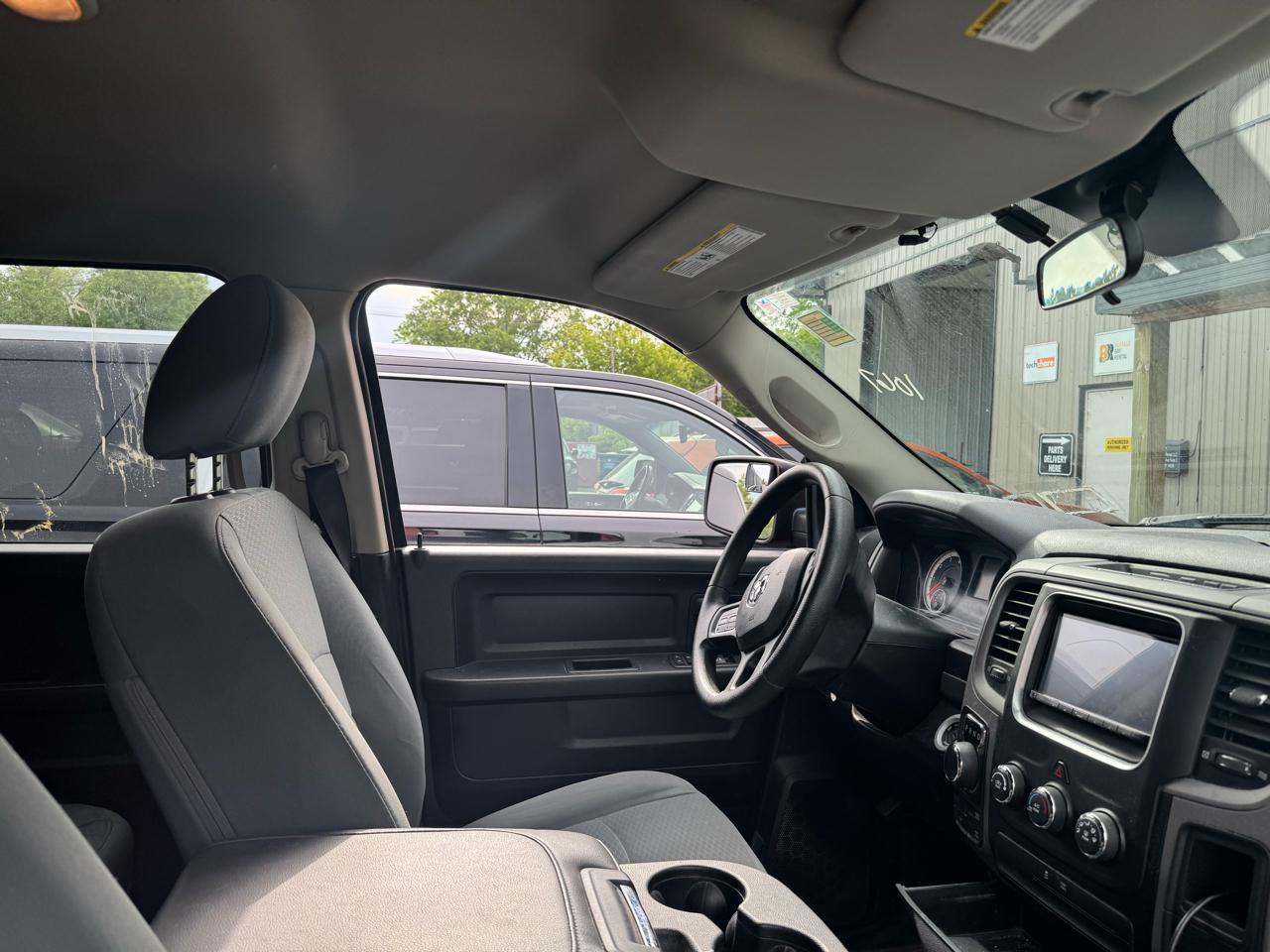 RAM 1500 4WD Quad Cab 140.5" Express 2016