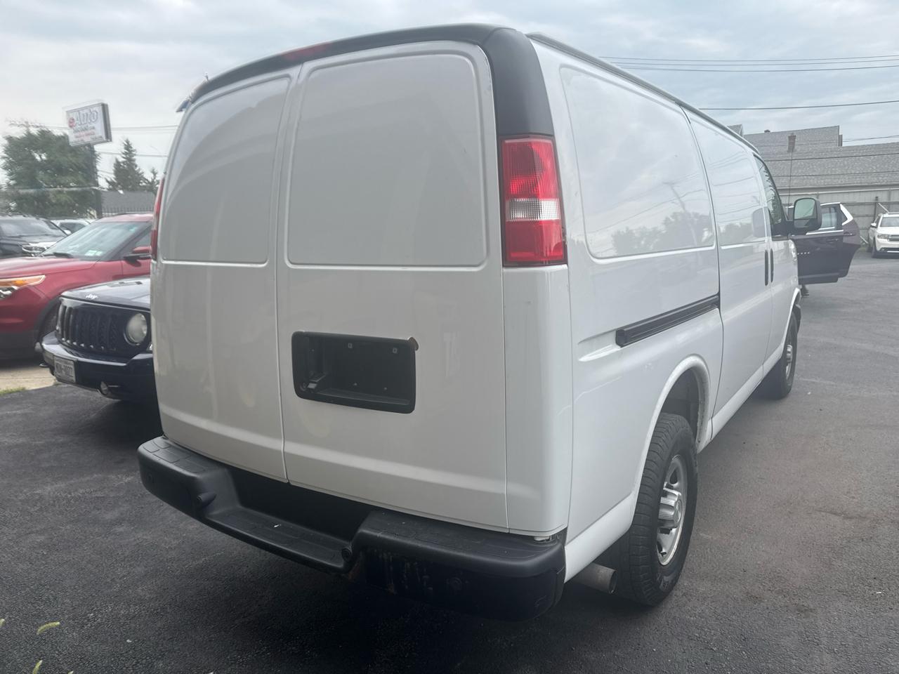 Chevrolet Express Cargo Van RWD 2500 135" 2018