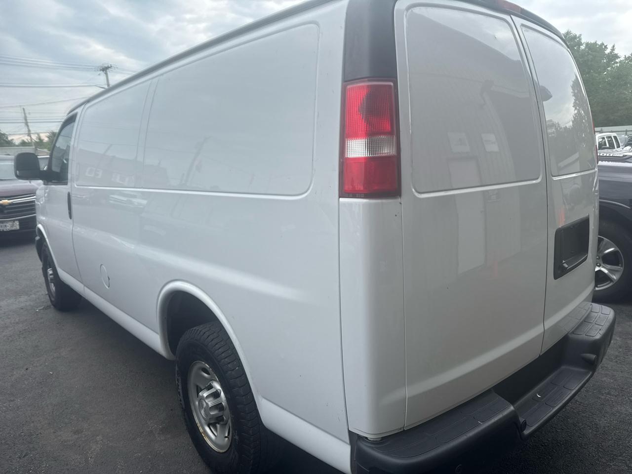 Chevrolet Express Cargo Van RWD 2500 135" 2018