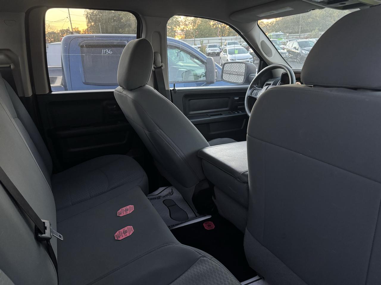 RAM 1500 Express 4x4 Quad Cab 6'4" Box 2018
