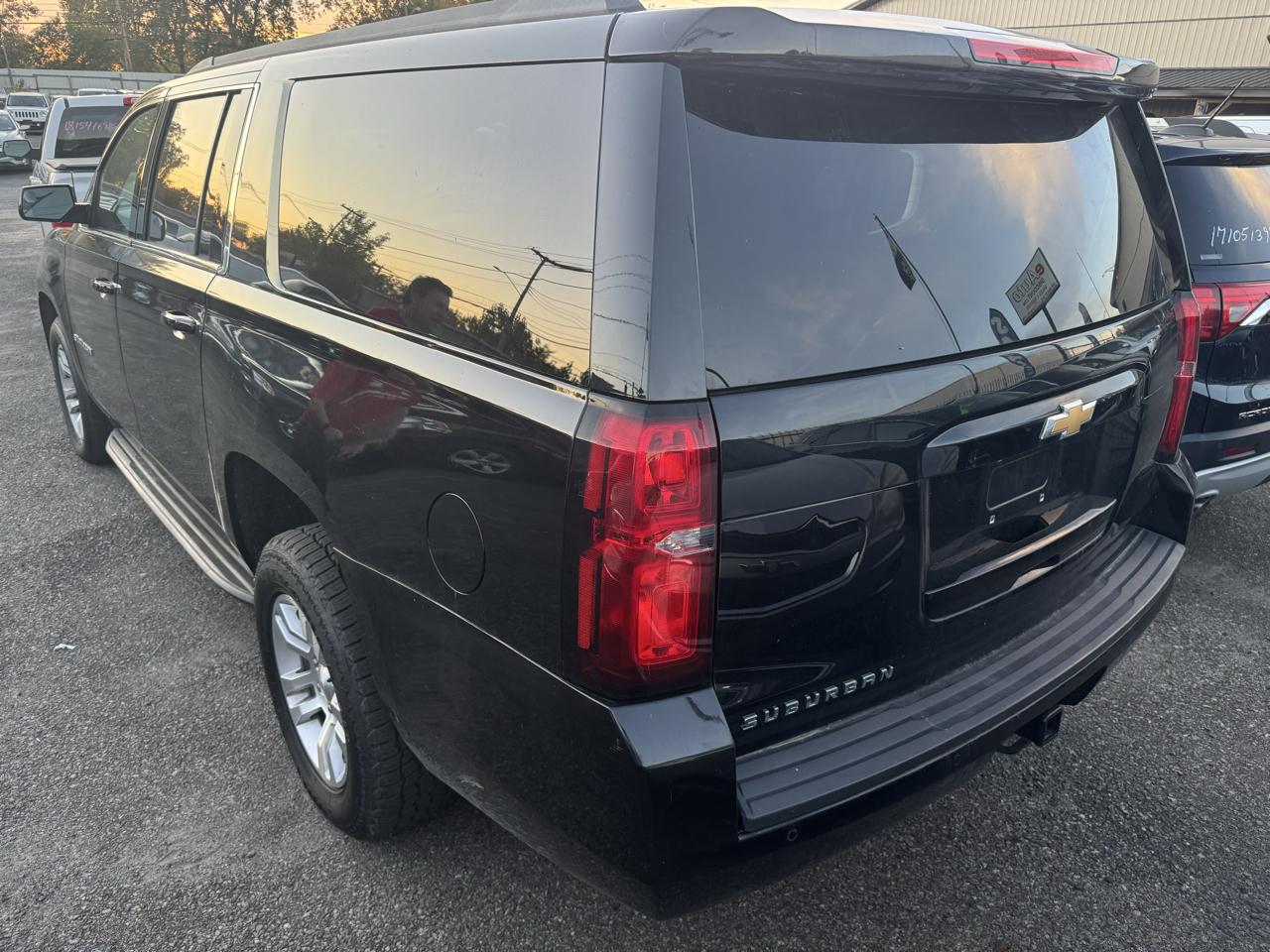 Chevrolet Suburban 4WD 4dr 1500 LS 2018
