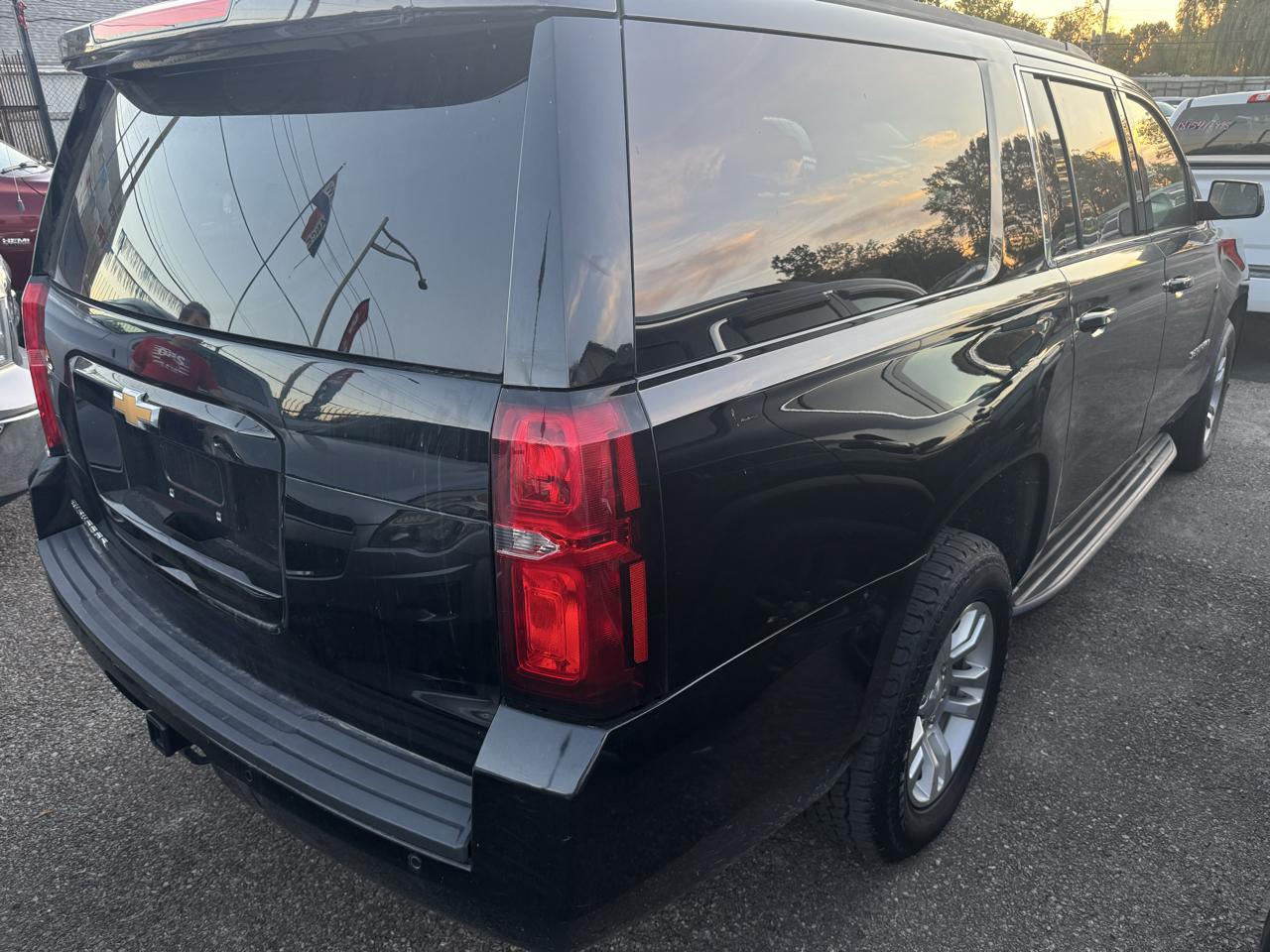 Chevrolet Suburban 4WD 4dr 1500 LS 2018