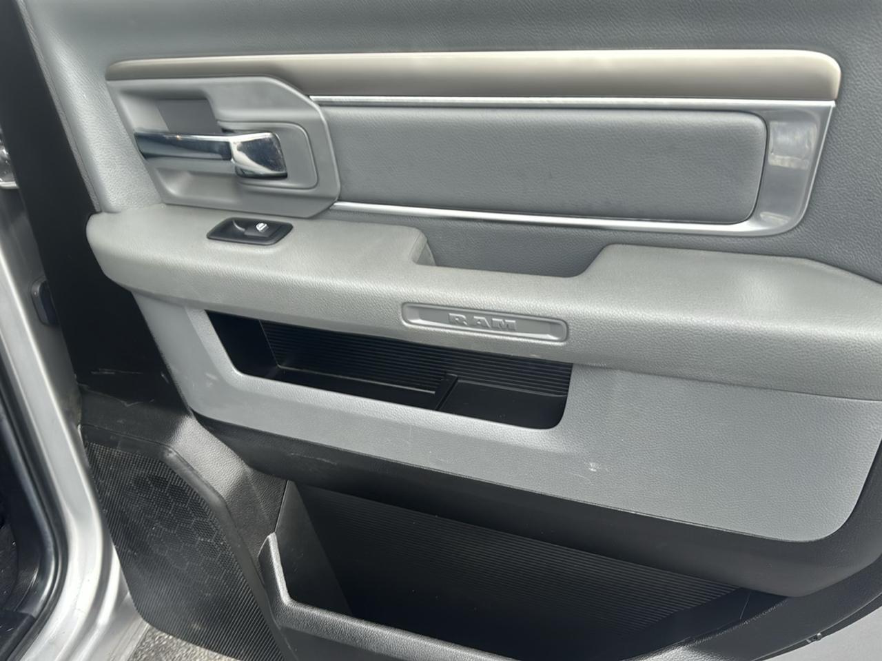 RAM 1500 Classic SLT 4x4 Crew Cab 6'4" Box 2019