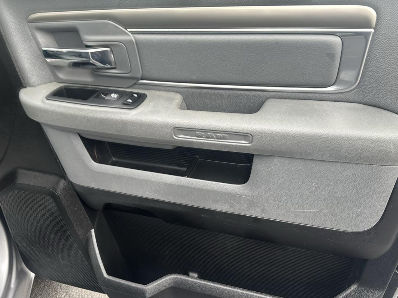 RAM 1500 Classic SLT 4x4 Crew Cab 6'4" Box 2019