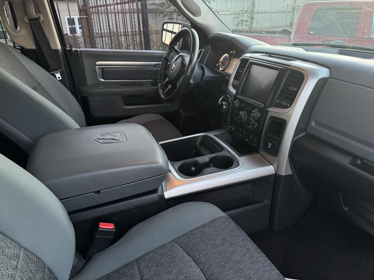 RAM 1500 4WD Crew Cab 140.5" Big Horn 2016