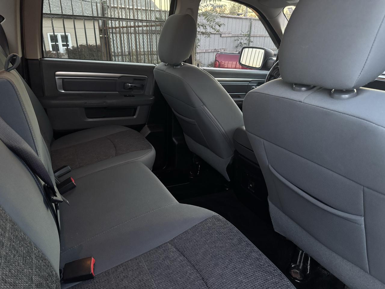 RAM 1500 4WD Crew Cab 140.5" Big Horn 2016