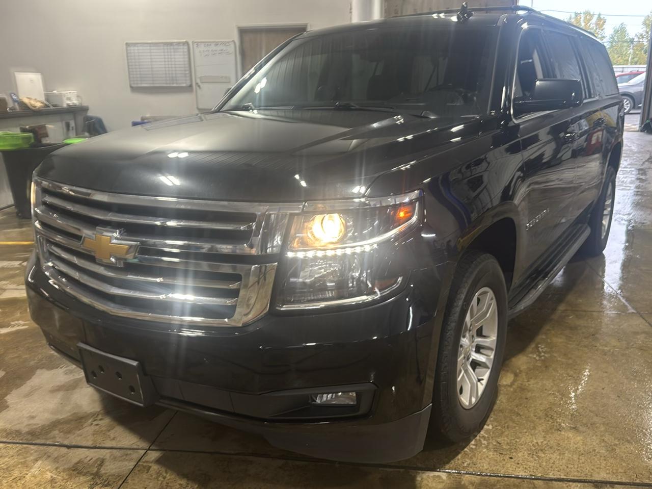 Chevrolet Suburban 4WD 4dr 1500 LT 2017